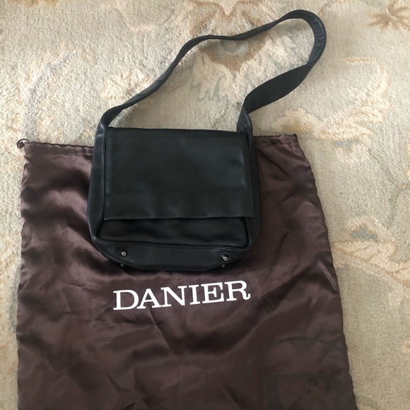 Beautiful leather Danier purse - Picture 4 of 12